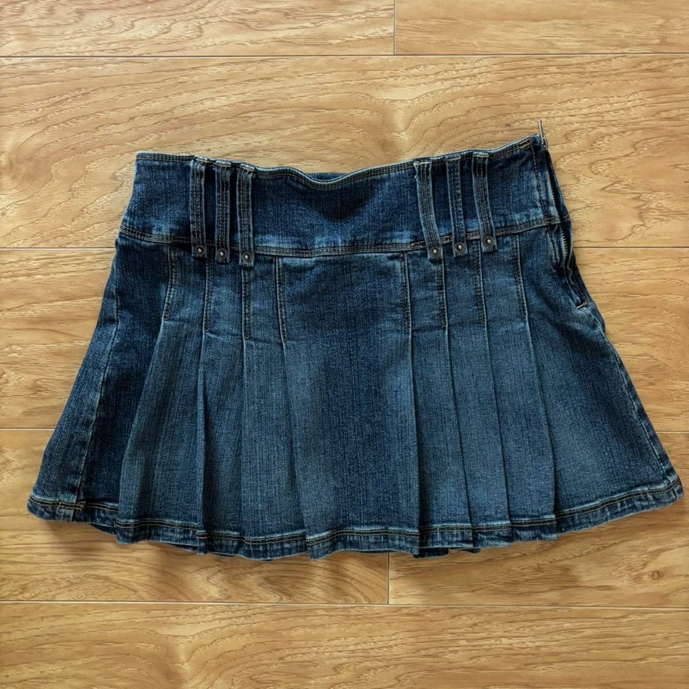 BCBGMaxAzria Blue Pleated Denim Mini Skirt